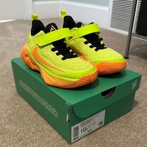 Nike Giannis Kids' Neon Sneakers size 10